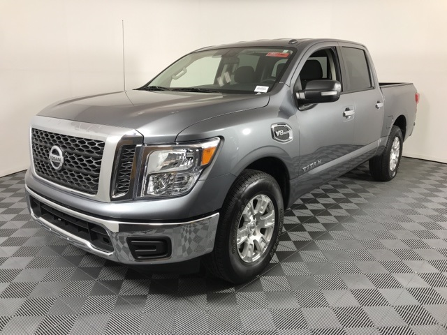 Pre-Owned 2017 Nissan Titan SV 4D Crew Cab in Gilbert #SZ15970 | Bill ...